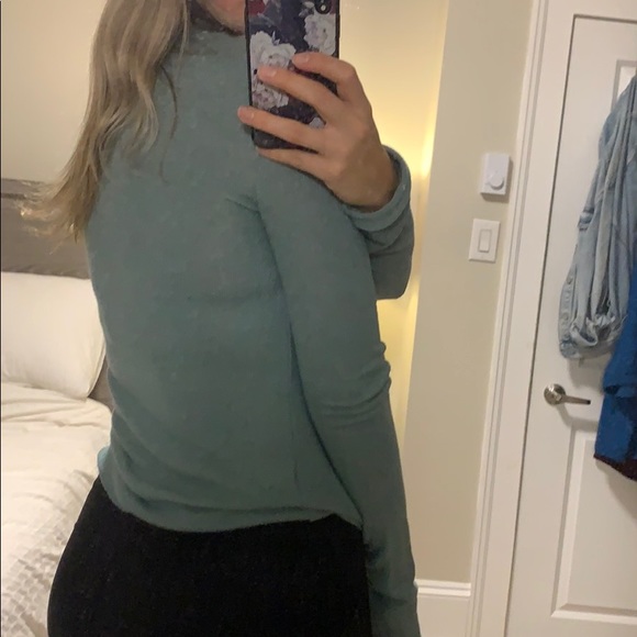 Lightly worn Zara top. - Picture 3 of 4